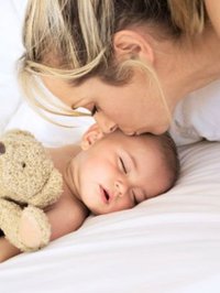 В каком количестве сна нуждается ребенок от рождения до 3 лет?